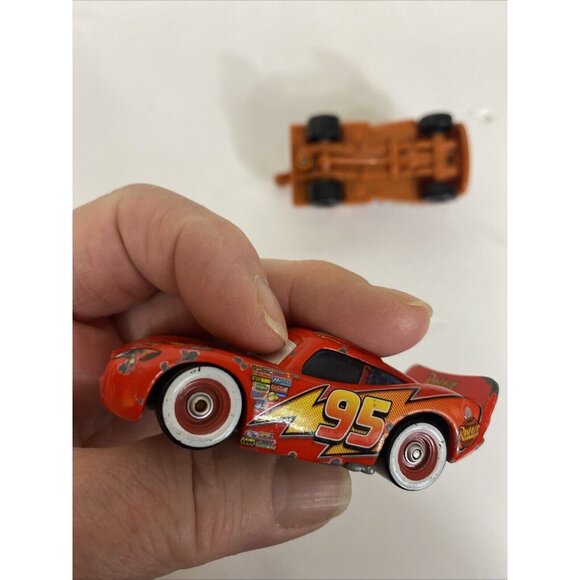 Disney Pixar Lot Of 2 Lightning McQueen Cars Diecast Tow Mater - Picture 10 of 13